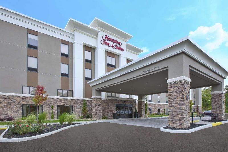 Hampton Inn & Suites Oakwood Village-Cleveland photo 1