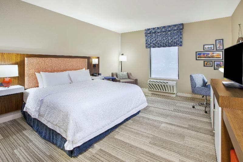 Hampton Inn & Suites Oakwood Village-Cleveland 5