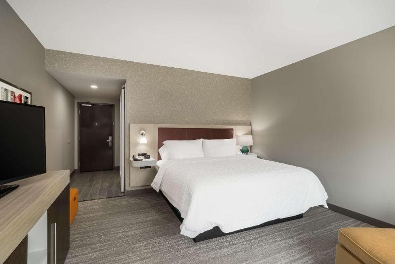 Hampton Inn Newport 2