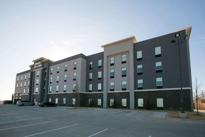 Hampton Inn & Suites Stroud photo 1