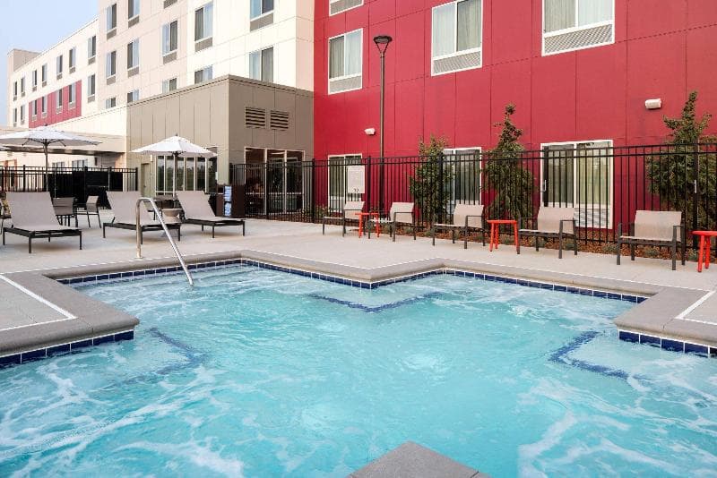 Courtyard Pullman 2