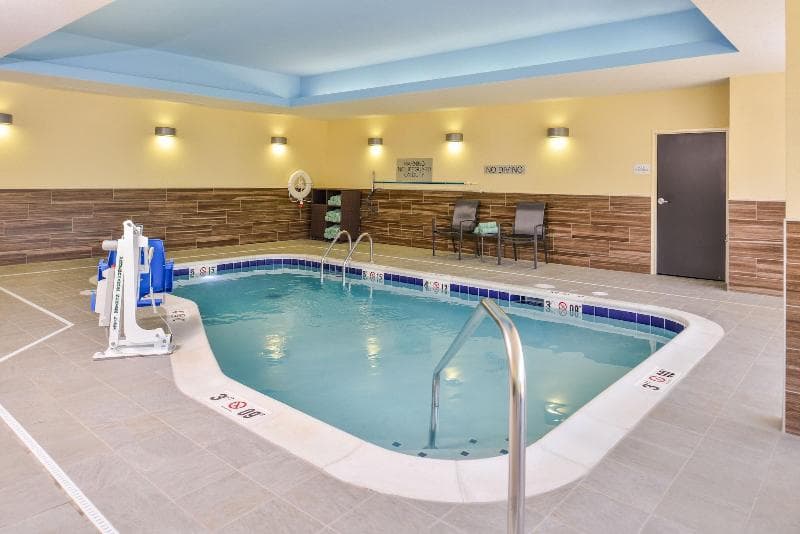Fairfield Inn & Suites St. Joseph 2