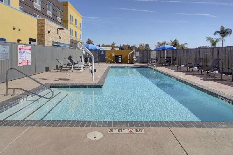 Fairfield Inn & Suites Bakersfield North/Airport 2