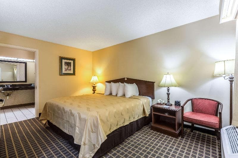 Quality Inn & Suites Near Lake Oconee 3