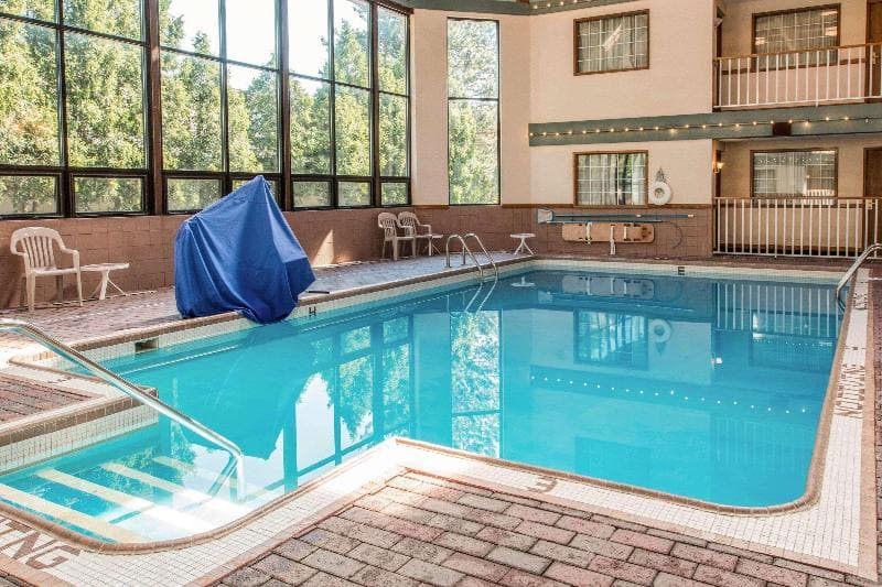 Rodeway Inn 4