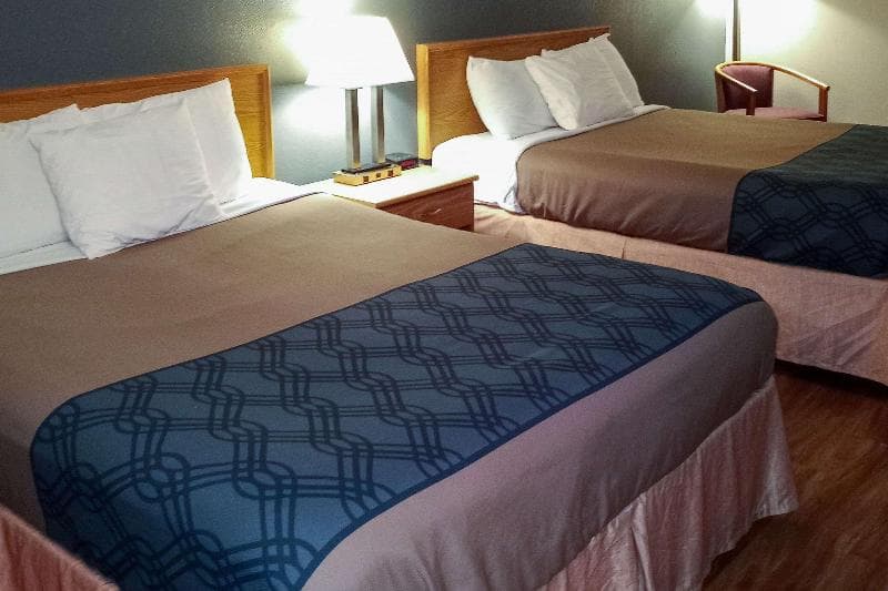 Econo Lodge 4