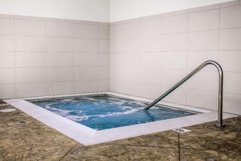Comfort Suites Hartville 5
