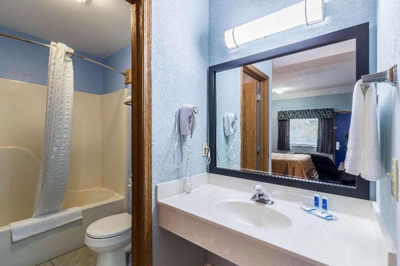 Americas Best Value Inn 4