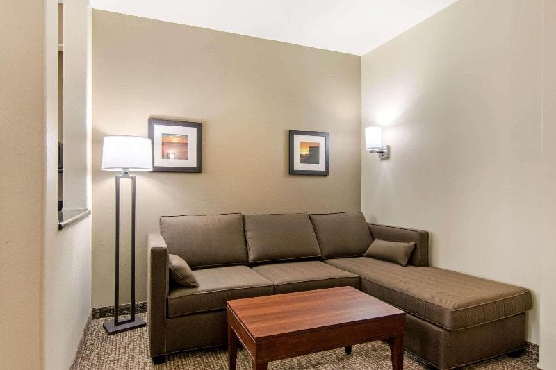 Comfort Inn & Suites Independence 4