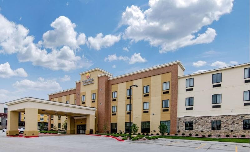 Comfort Inn & Suites Shawnee - Kansas City photo 1