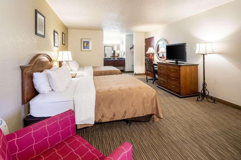 Quality Inn 4