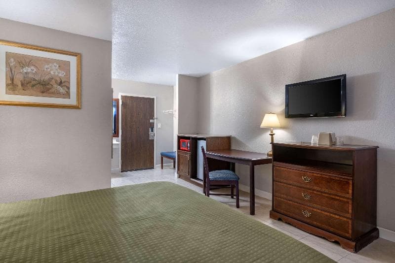 Rodeway Inn Clermont 4