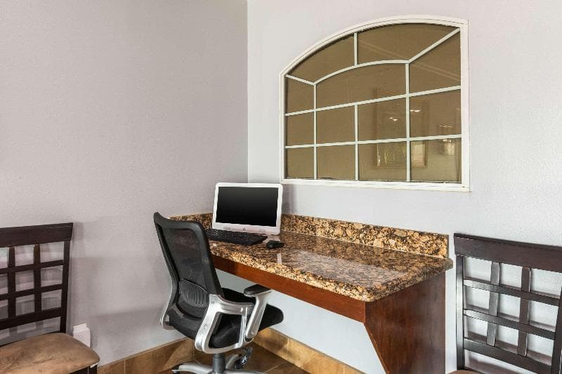 Quality Inn & Suites At The Outlets Mercedes/Wesla main