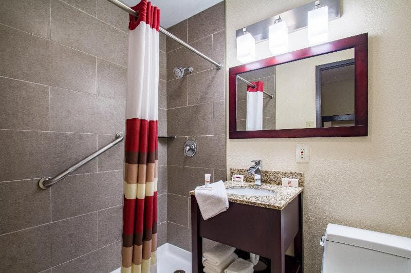 Red Roof Inn Batavia 3