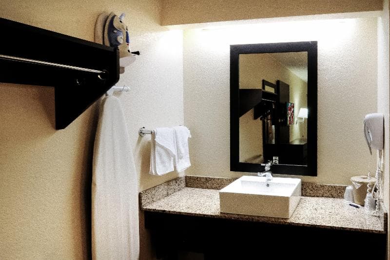 Red Roof Inn Flint - Bishop Airport 5