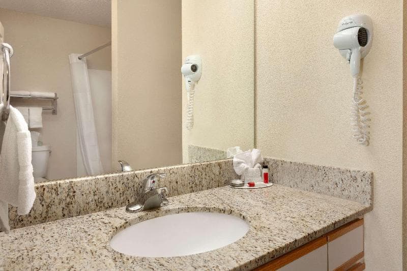 Baymont By Wyndham Wichita East 5