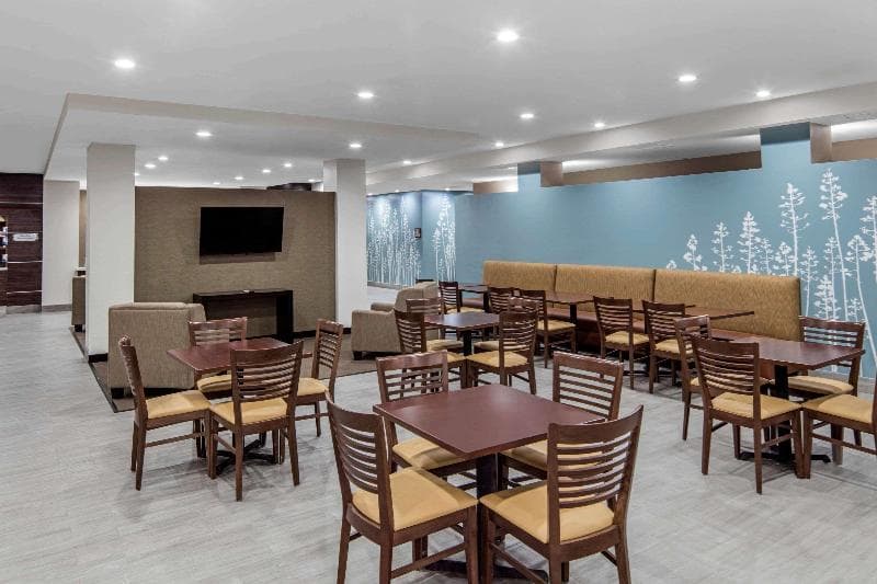 Mainstay Suites main
