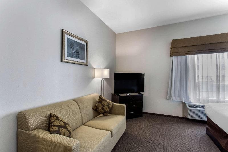 Mainstay Suites 4