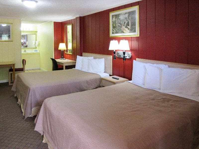 Rodeway Inn 5