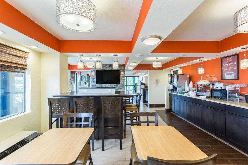 Econo Lodge White Pine 4