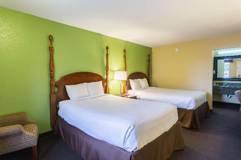 Econo Lodge White Pine 3