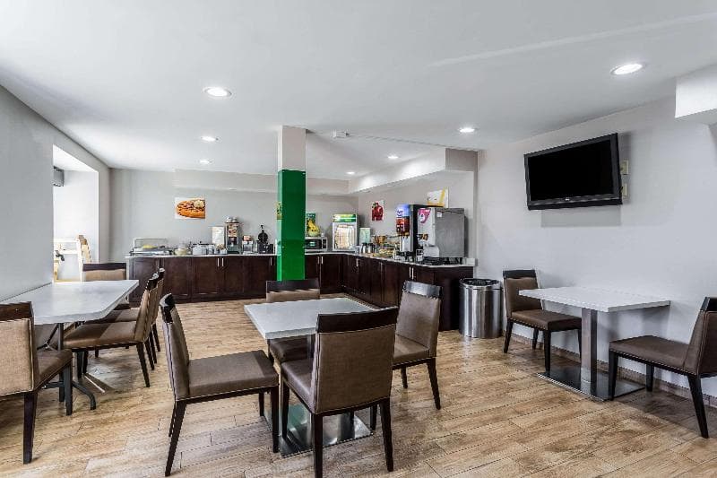 Quality Inn & Suites 2