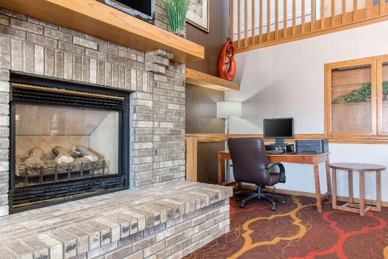 Quality Inn & Suites photo 1