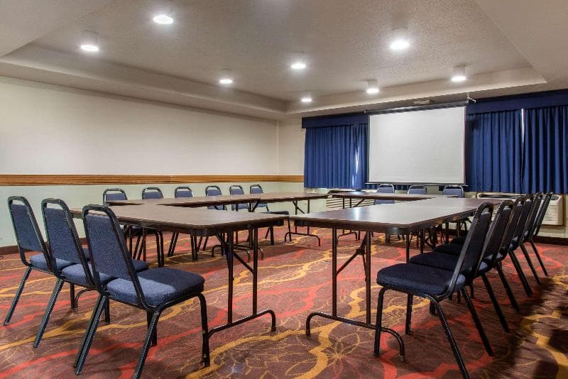 Quality Inn & Suites 4