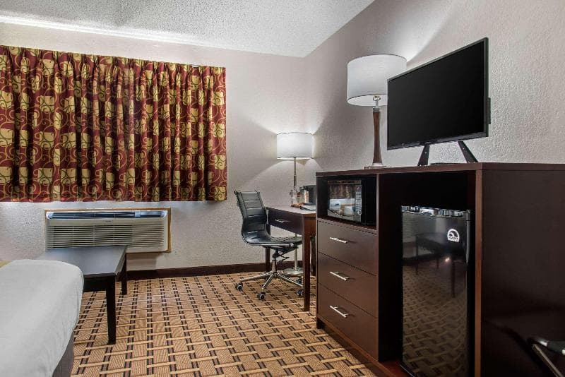 Quality Inn & Suites 3