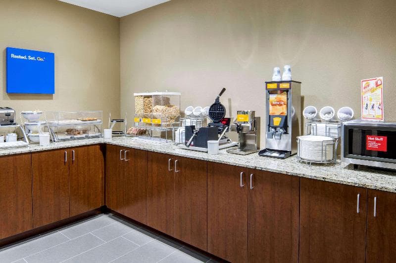 Comfort Inn & Suites 2