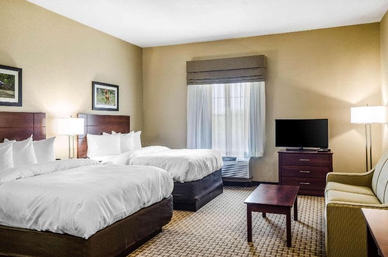 Mainstay Suites Hackberry Sportsman's Lodge 2