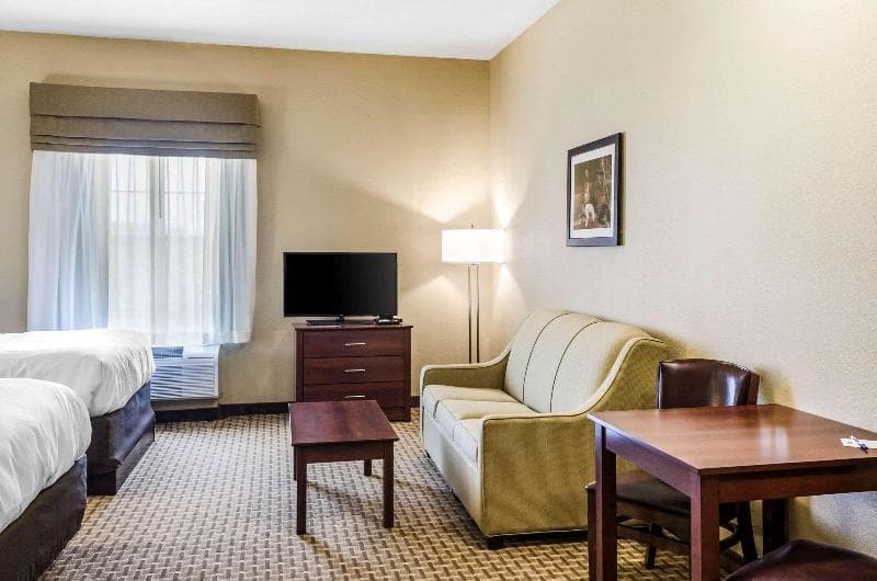 Mainstay Suites Hackberry Sportsman's Lodge 5