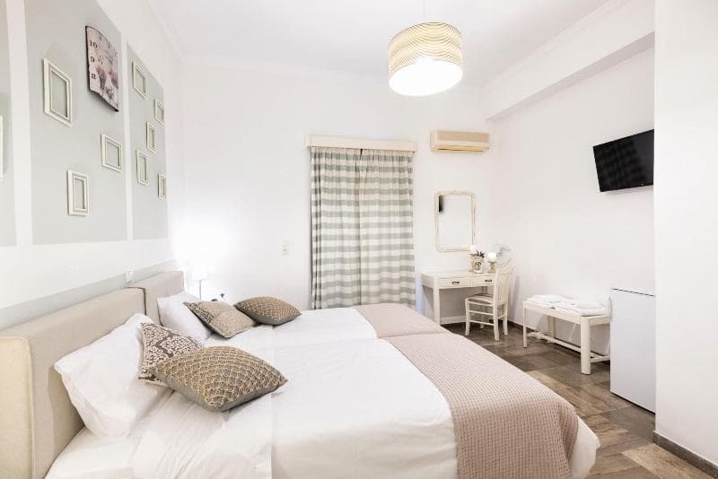 Oasis Hotel Paros main