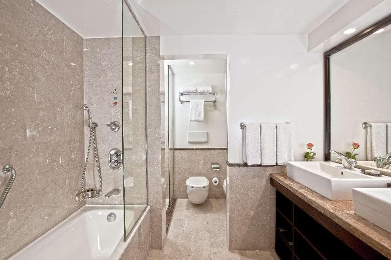 DoubleTree by Hilton Hull 5