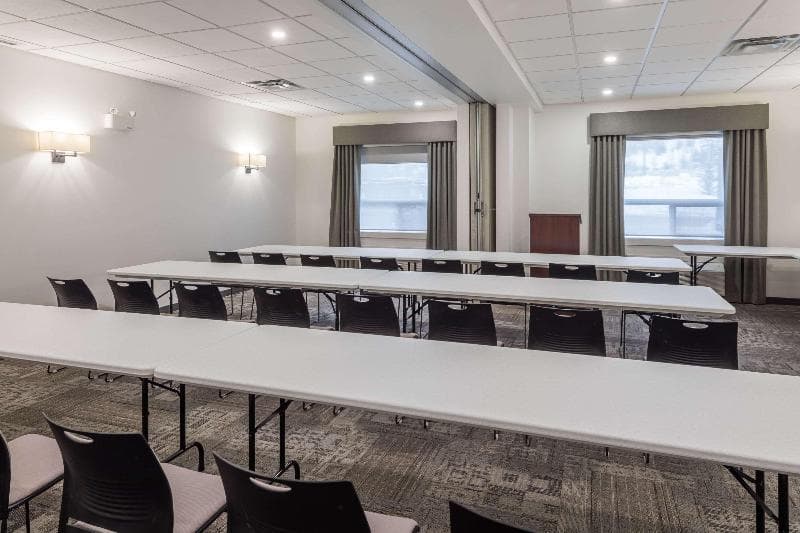 Ramada by Wyndham Revelstoke photo 1
