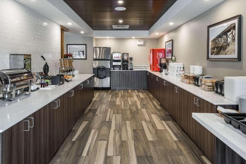 Ramada by Wyndham Revelstoke 3