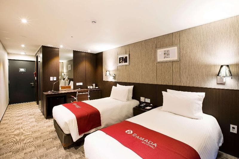 Ramada Jeju City Hotel 3