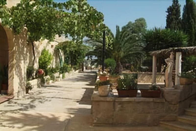 Ta' Bertu Host Family Bed & Breakfast 4