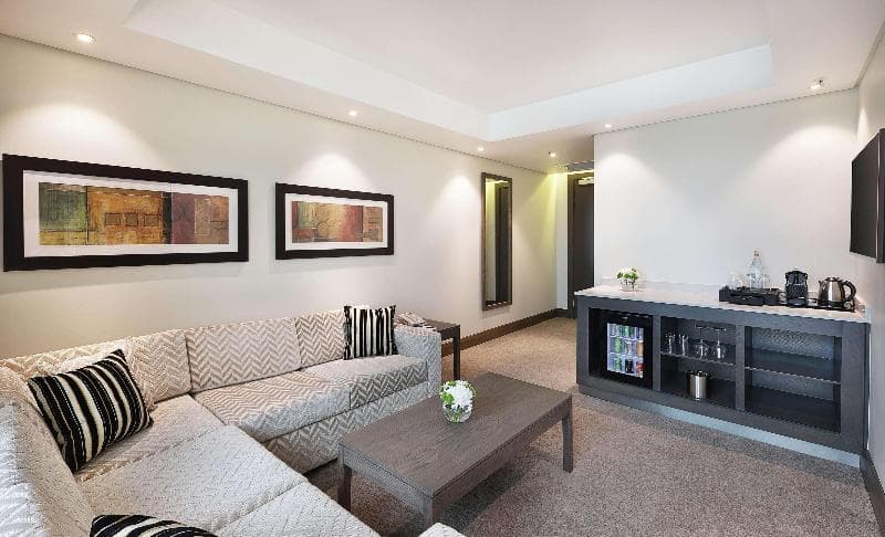 Legend Hotel Lagos Airport, Curio Collection by Hilton 4
