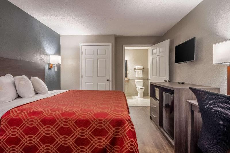 Econo Lodge East Ridge 3