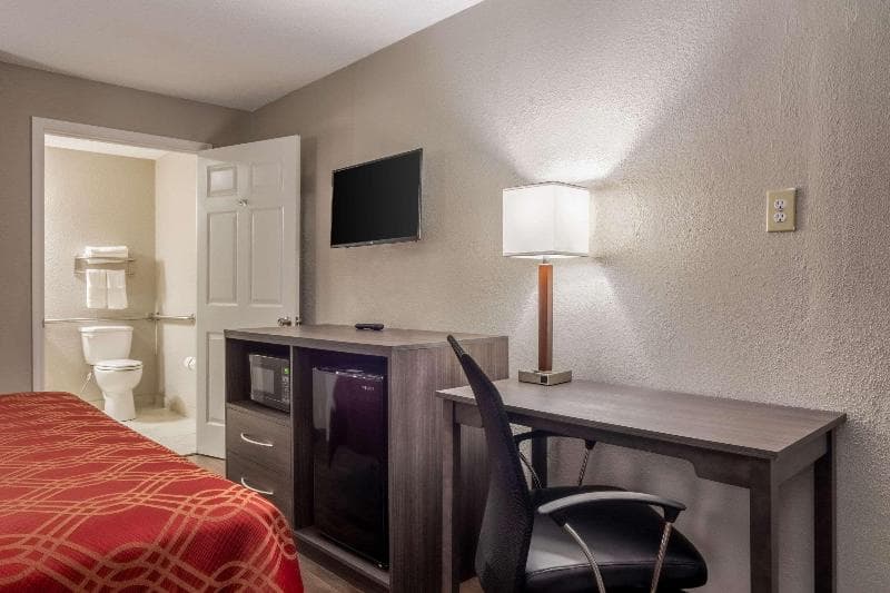 Econo Lodge East Ridge 5