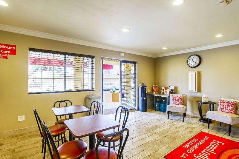 Econo Lodge San Bernardino I-215 2