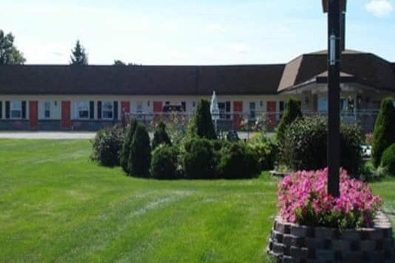Knights Inn Colonial Fireside Inn photo 1