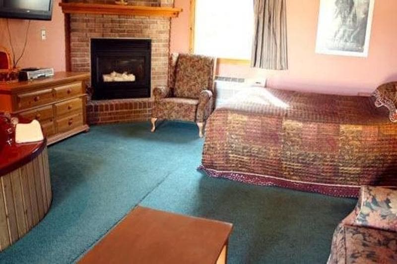 Knights Inn Colonial Fireside Inn 4