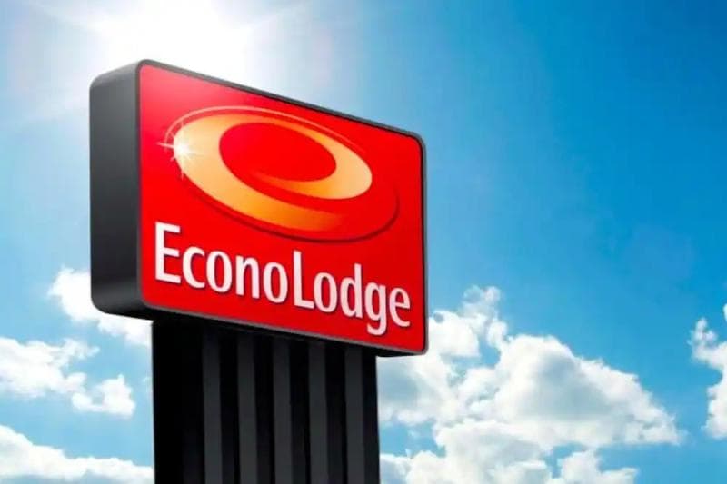 Econo Lodge 4