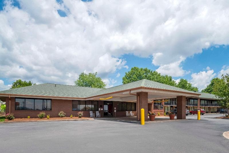 Days Inn By Wyndham Wilkesboro photo 1