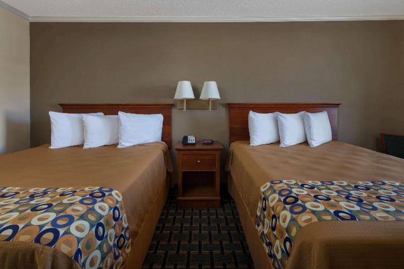 Travelodge By Wyndham Orangeburg photo 1