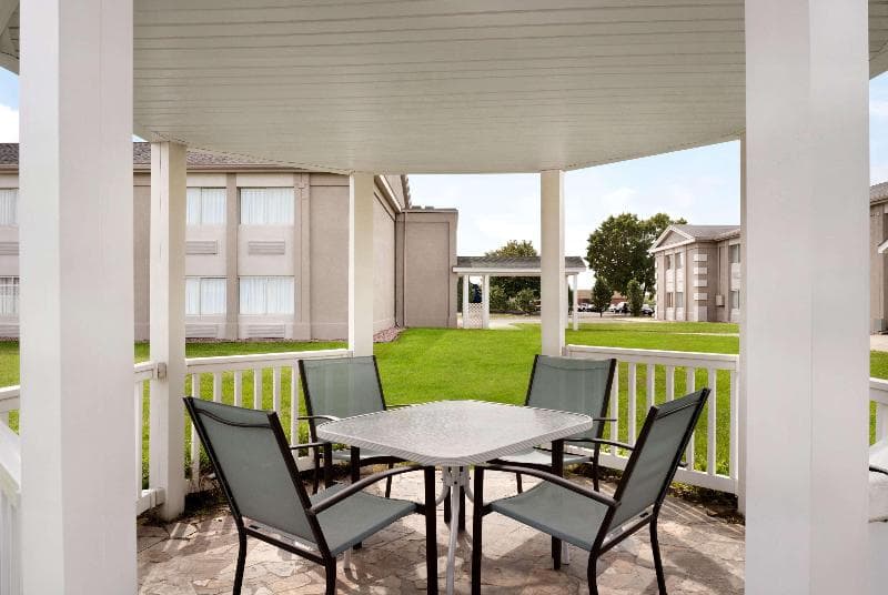 Super 8 By Wyndham Des Moines 4