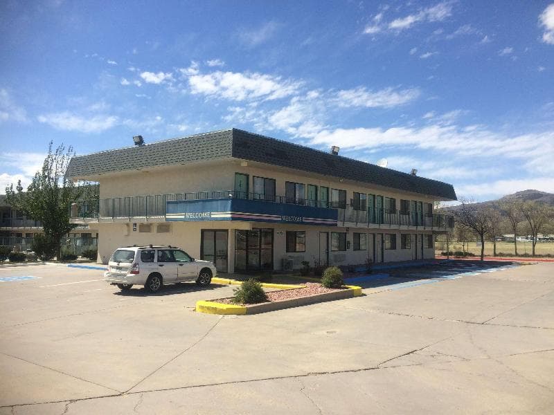 Travelodge By Wyndham Raton photo 1