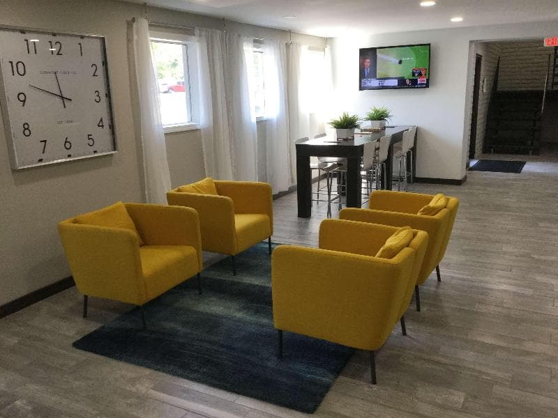 Days Inn & Suites By Wyndham Cincinnati North 4